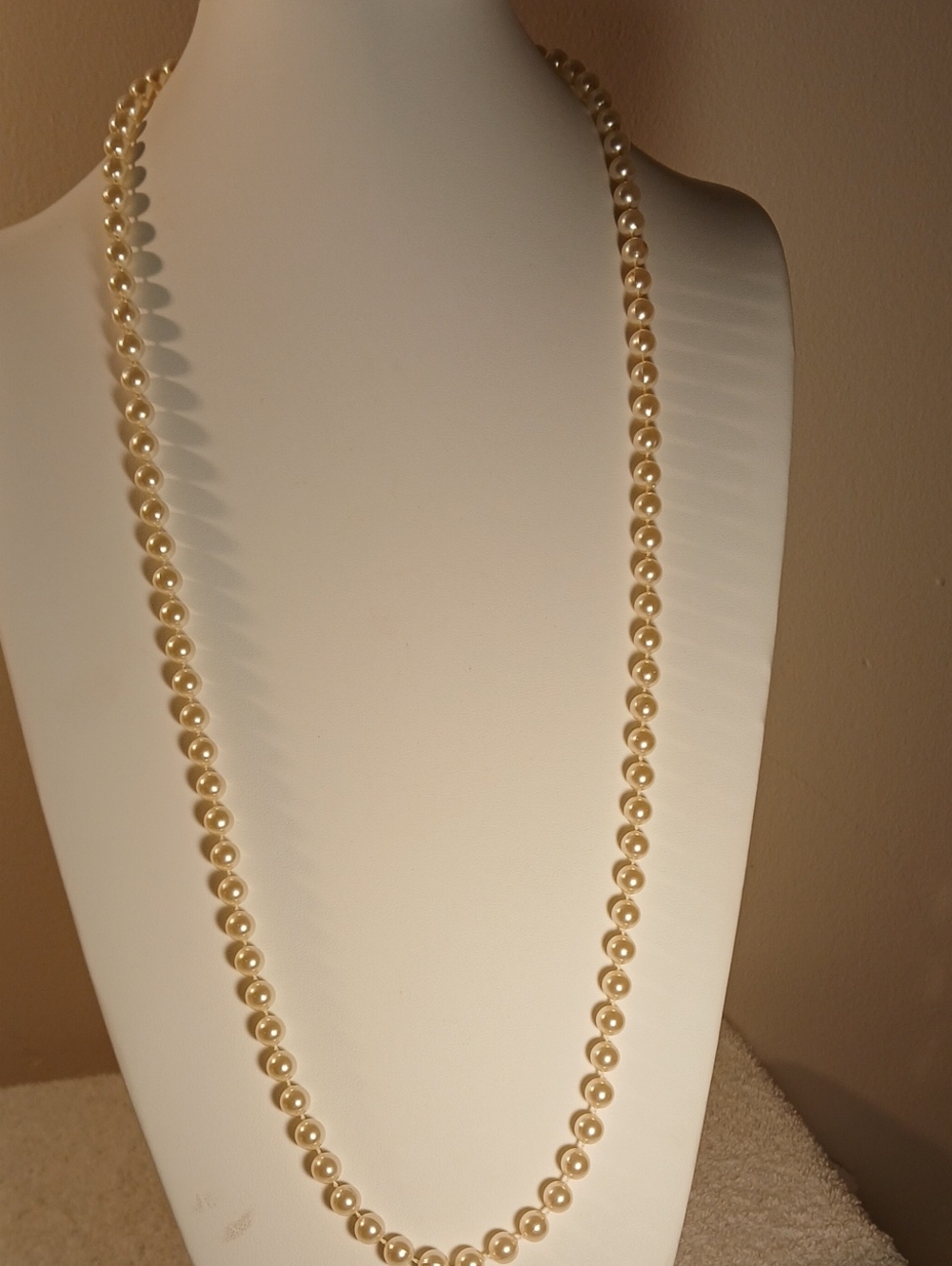 Classic Cream Faux Pearl Necklace - Elegant Women's Jewelry
